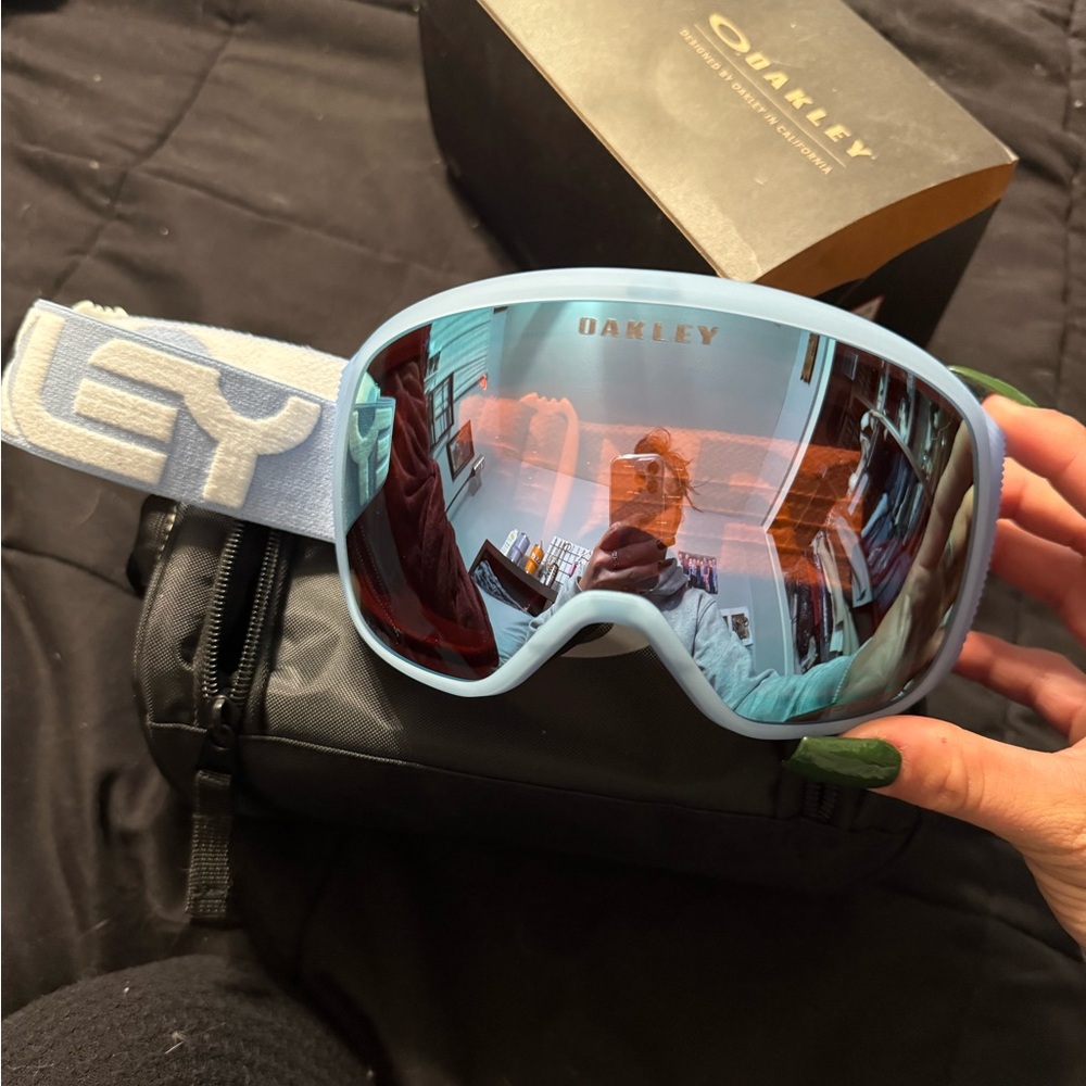 Oakley Flight Tracker Size Medium Snow Goggle